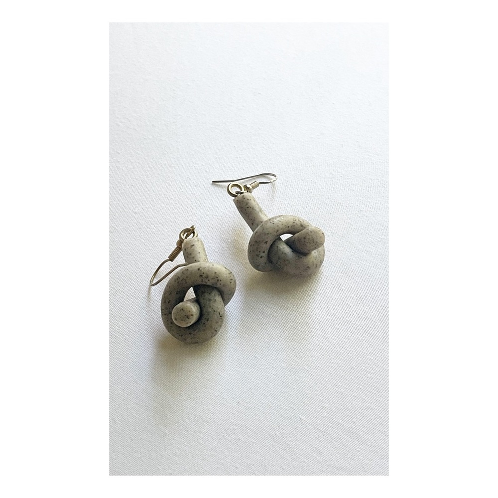 HANDMADE | KNOT EARRINGS - Picture 6 of 7